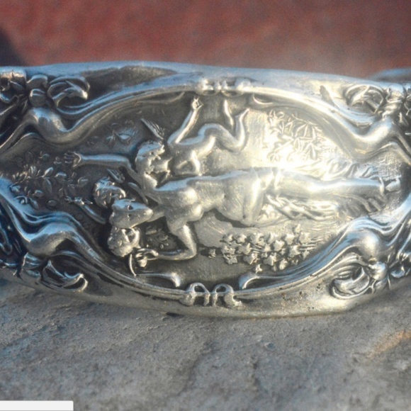 Goddess Cherubs Antique Sterling Silver Bracelet - Picture 4 of 6